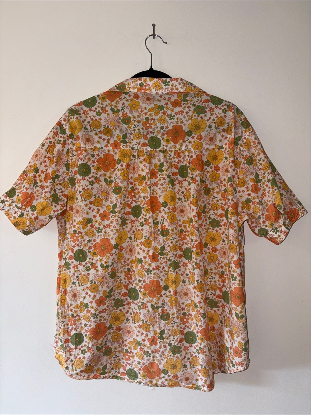 Cozy Earth Floral Short-Sleeve Button Front Top in Orange & Green- M - Picture 3 of 7